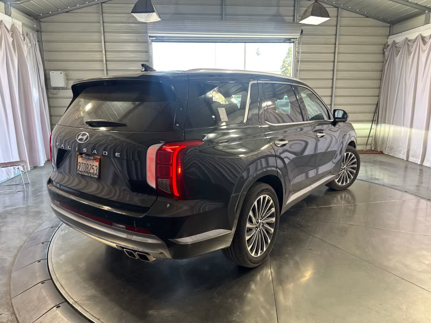 Used 2025 Hyundai Palisade Calligraphy FWD image 5