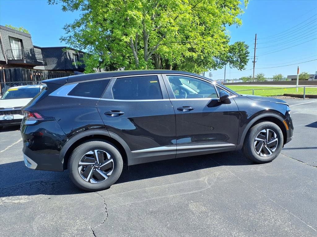 Used 2025 Kia Sportage LX AWD/4WD image 29