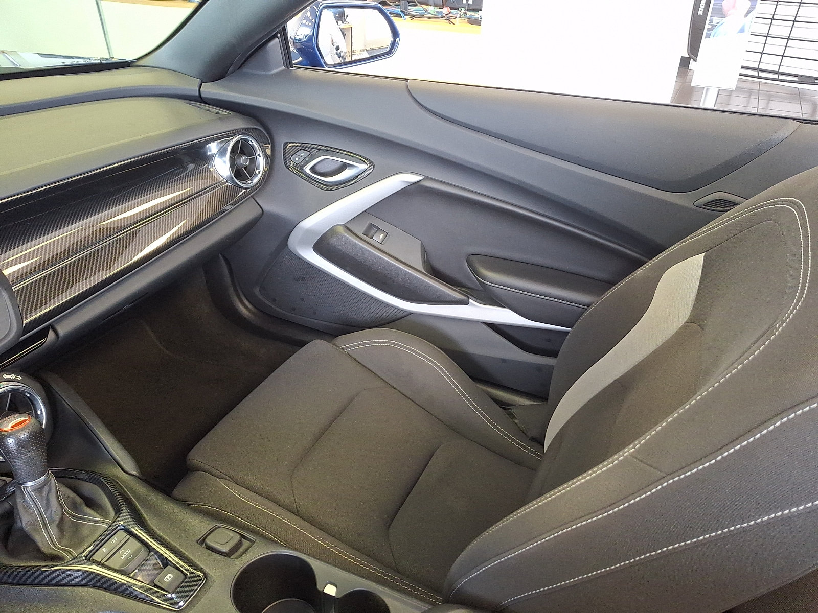 Used 2024 Chevrolet Camaro LT RWD image 10
