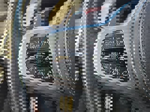 Used 2023 BMW X6 xDrive40i w/ Executive Package image 23