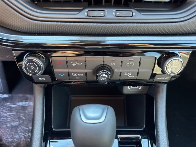 New 2026 Jeep Compass Latitude AWD/4WD image 16
