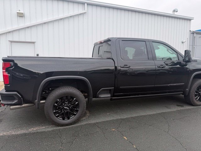 Used 2026 Chevrolet Silverado 3500 High Country w/ High Country Premium Package AWD/4WD image 2