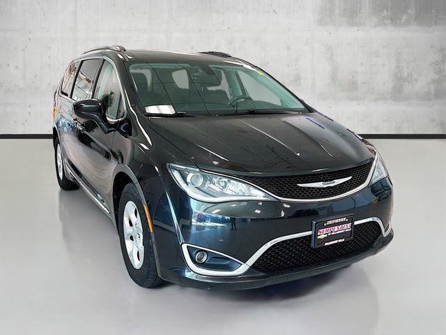 Used 2017 Chrysler Pacifica Touring-L Plus image 3