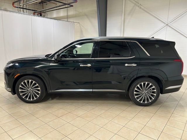 Used 2024 Hyundai Palisade Calligraphy image 2