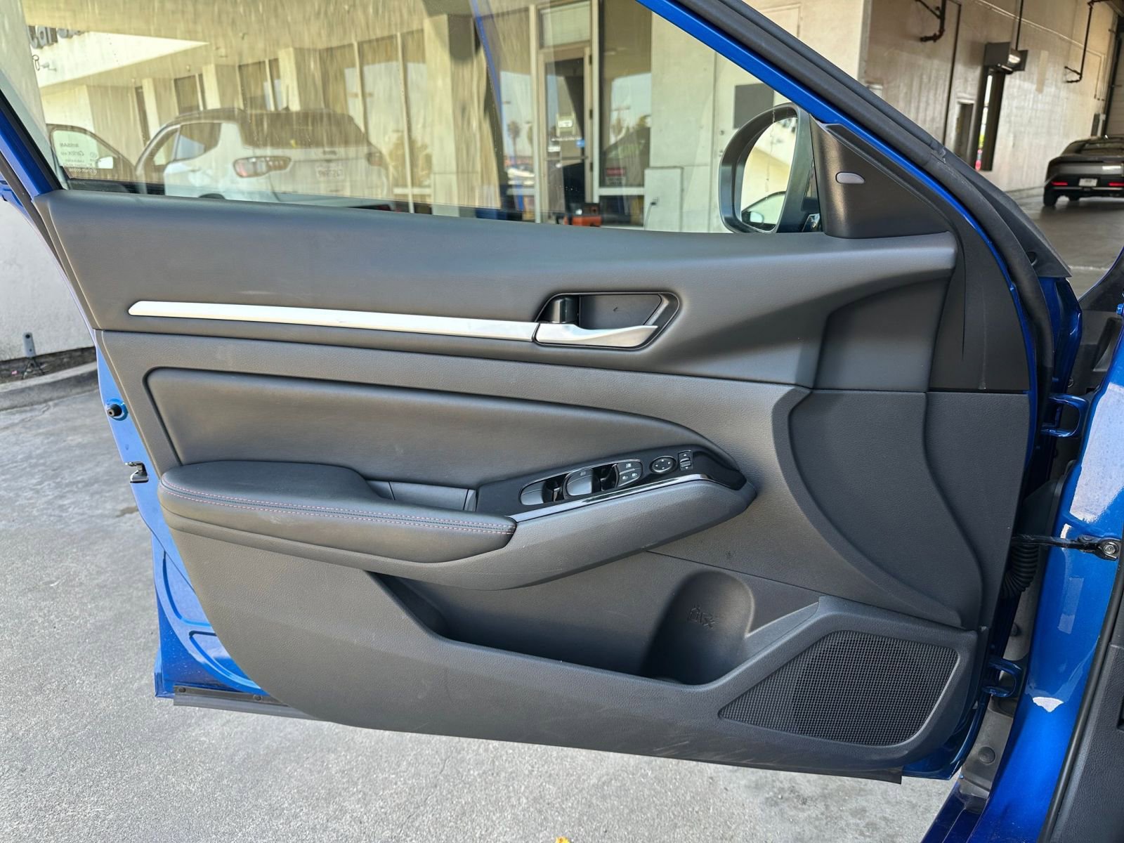 Used 2025 Nissan Altima 2.5 SR FWD image 18