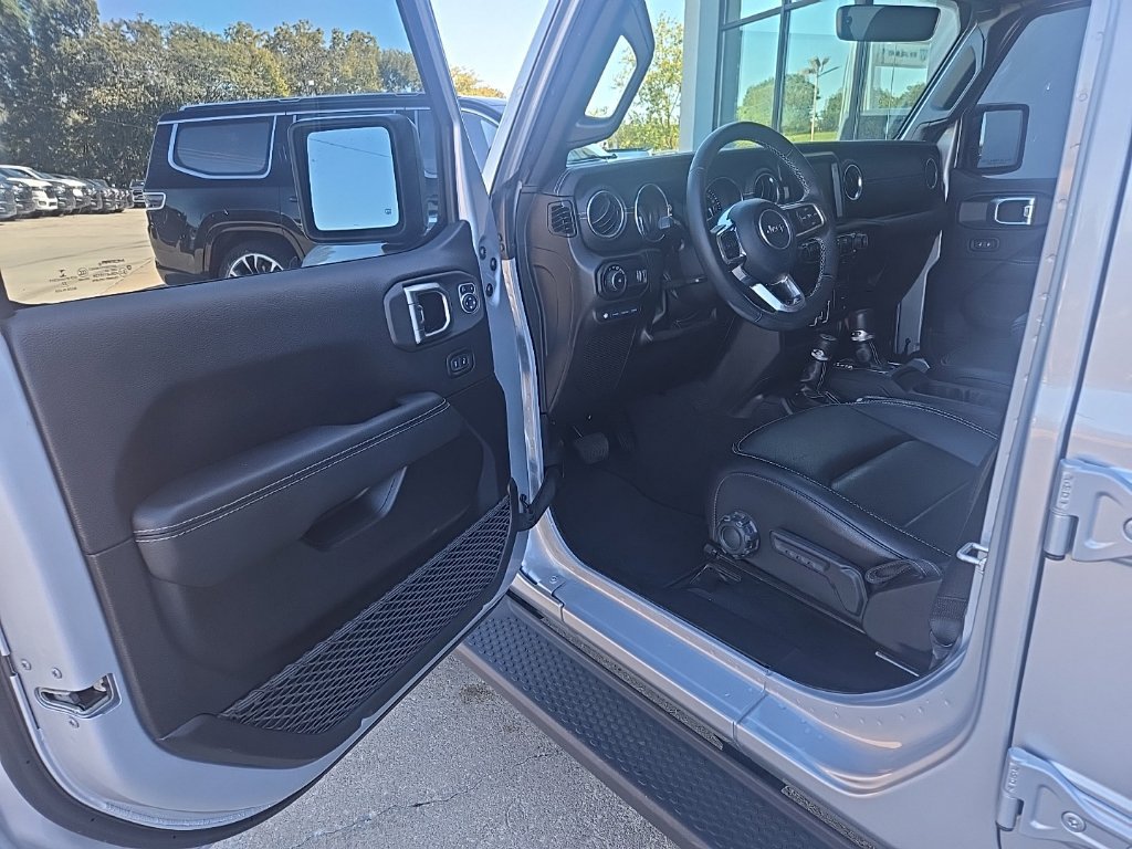 Used 2023 Jeep Wrangler Unlimited Sahara w/ Cold Weather Group AWD/4WD image 10
