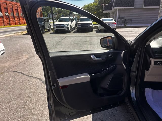 Used 2020 Ford Escape Titanium AWD/4WD image 11