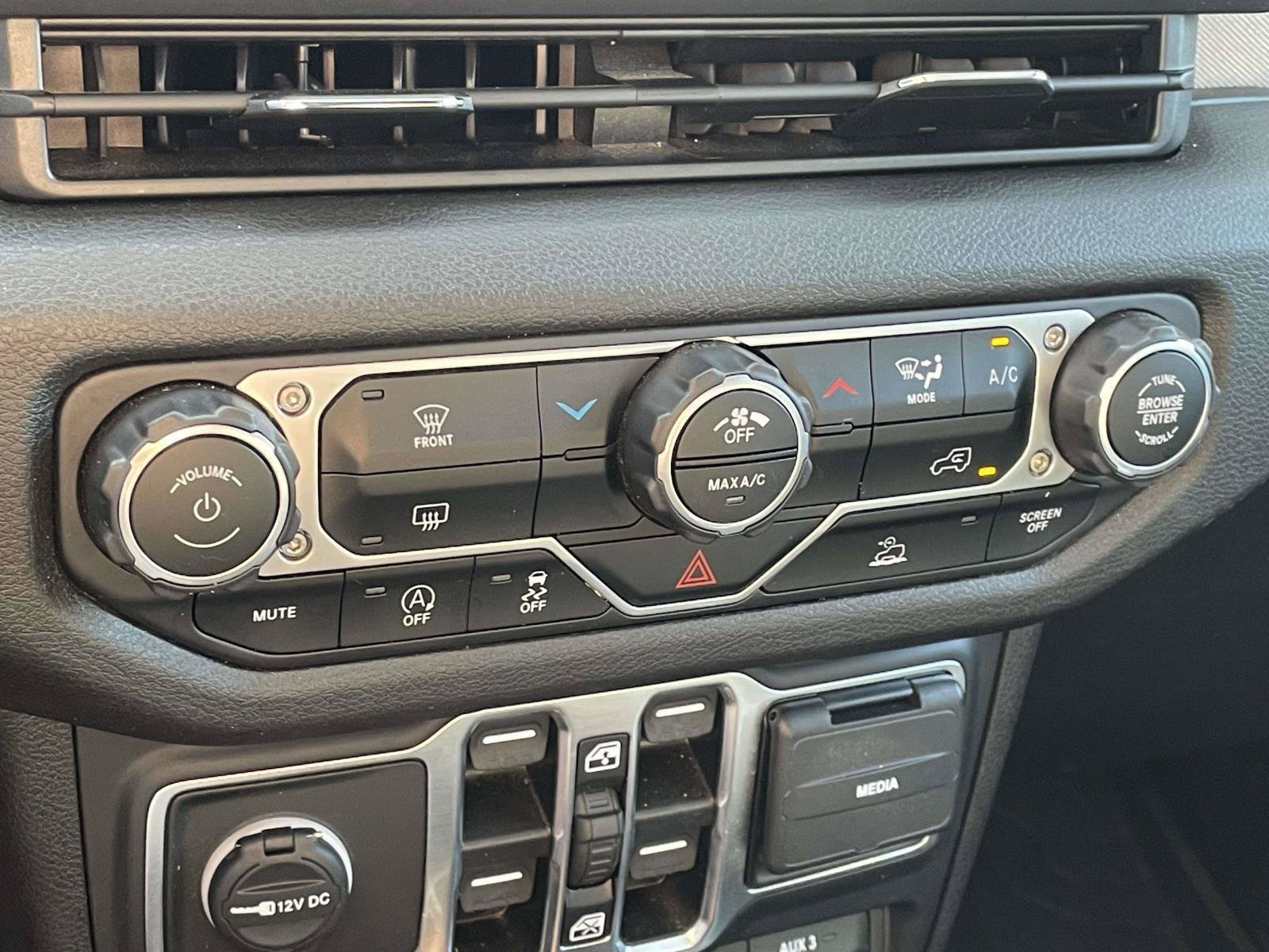 Certified 2024 Jeep Gladiator Sport AWD/4WD image 18