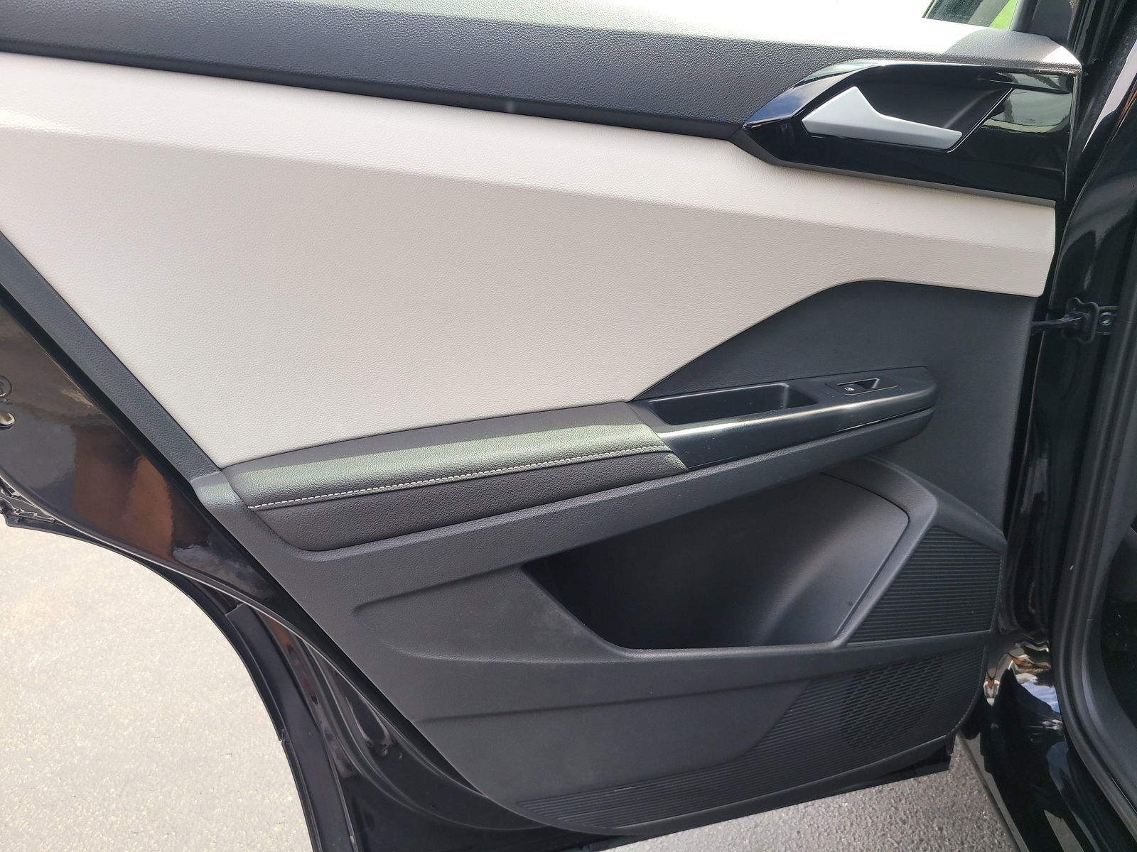 Certified 2025 Volkswagen Taos S FWD image 11