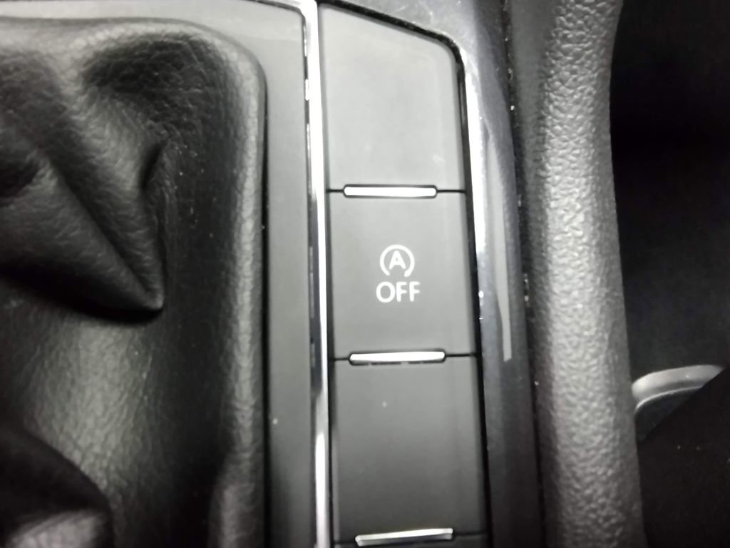 Used 2021 Volkswagen Tiguan SEL image 36