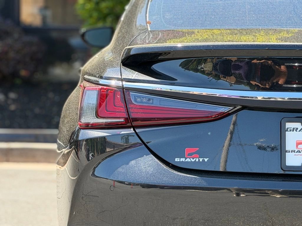 Used 2025 Lexus ES 300h w/ Premium Package image 15