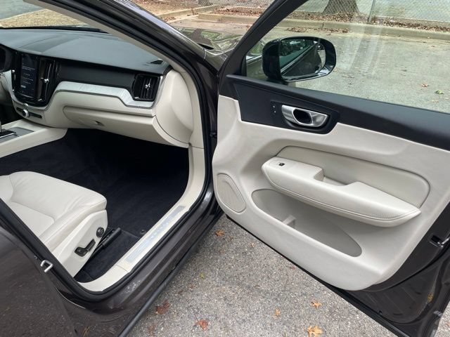 Certified 2024 Volvo XC60 B5 Plus w/ Protection Package Premier AWD/4WD image 14