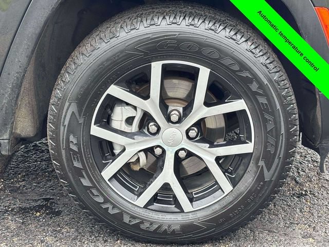 Used 2023 Jeep Grand Cherokee Limited AWD/4WD image 32