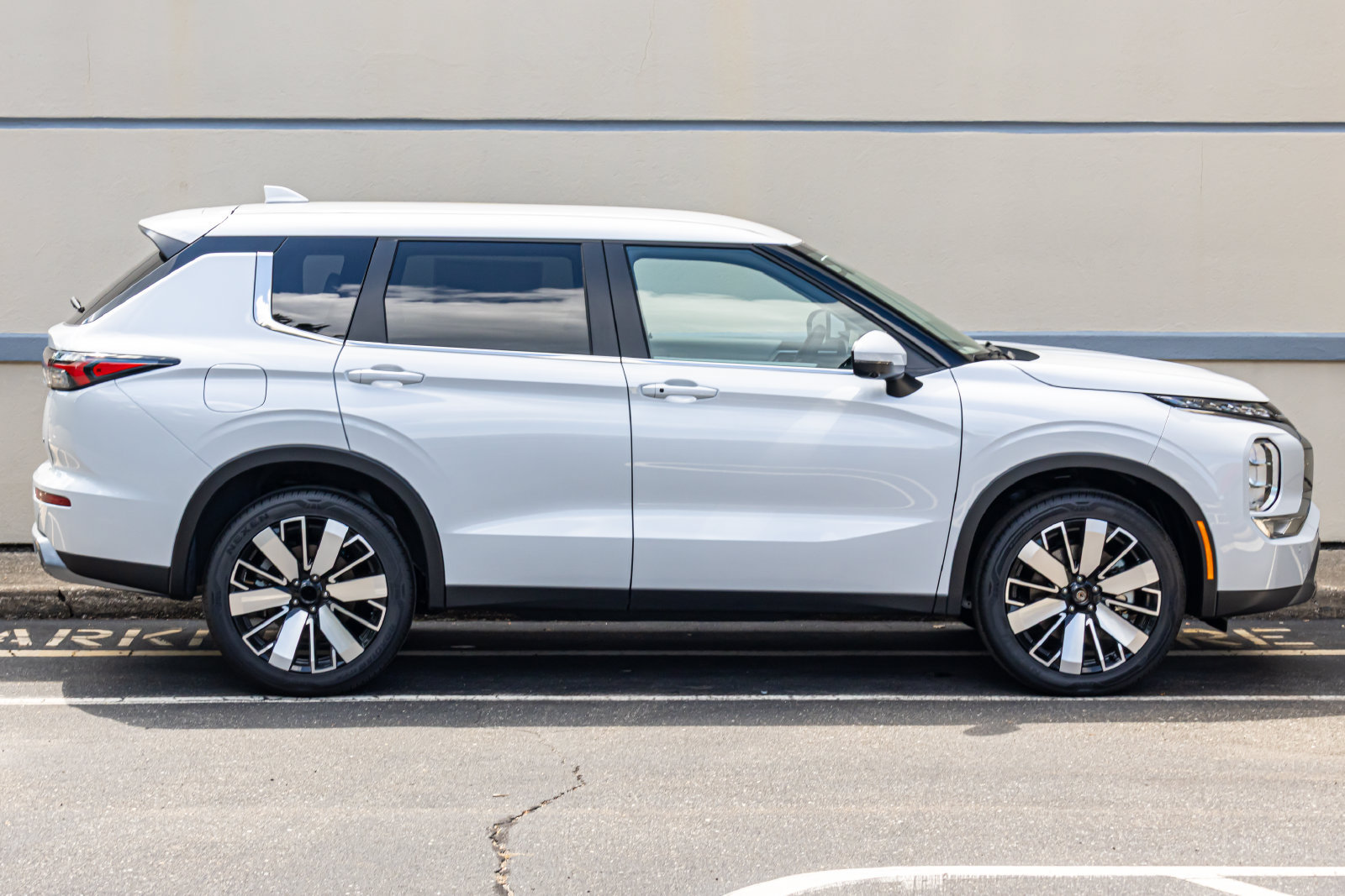 New 2026 Mitsubishi Outlander SE FWD image 12