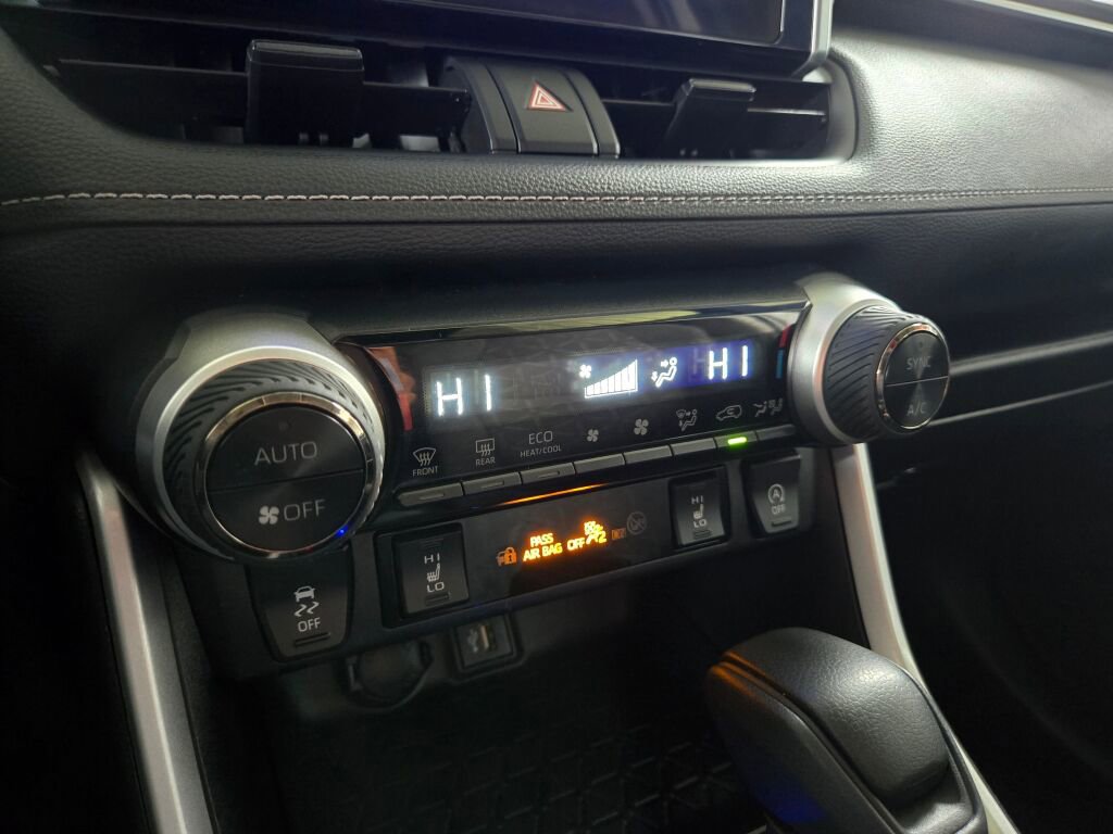 Used 2024 Toyota RAV4 XLE w/ Convenience Package image 17