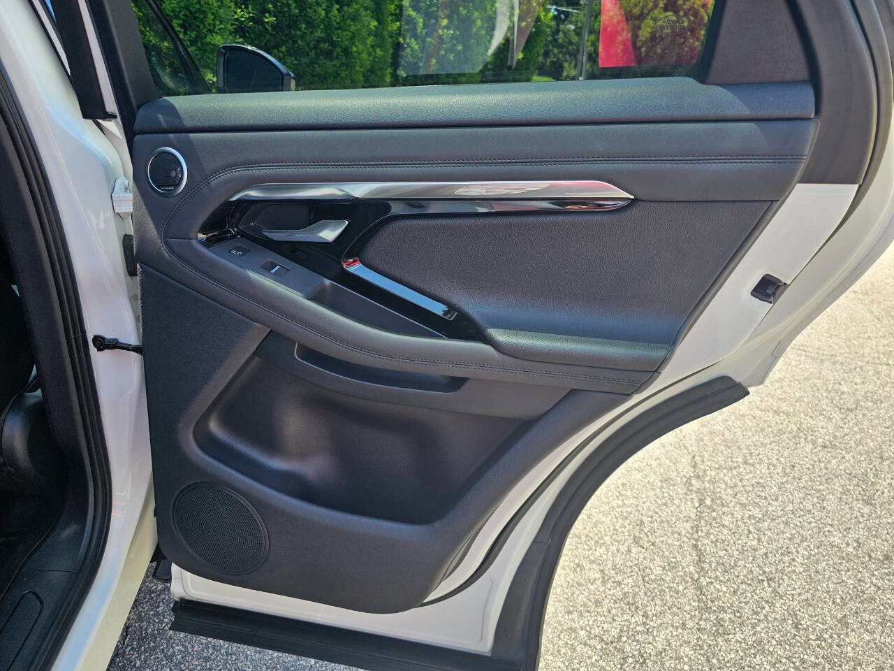 Used 2020 Land Rover Range Rover Evoque SE image 34