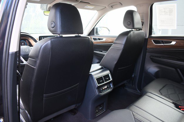 Used 2025 Volkswagen Atlas SE AWD/4WD image 21