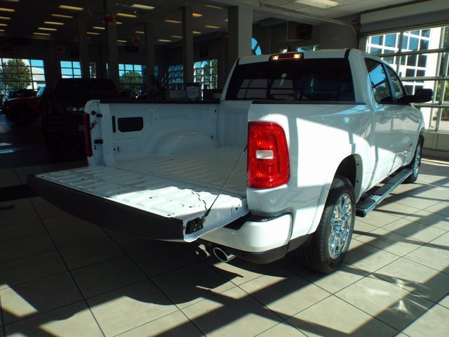 New 2026 RAM 1500 4x4 Crew Cab image 9