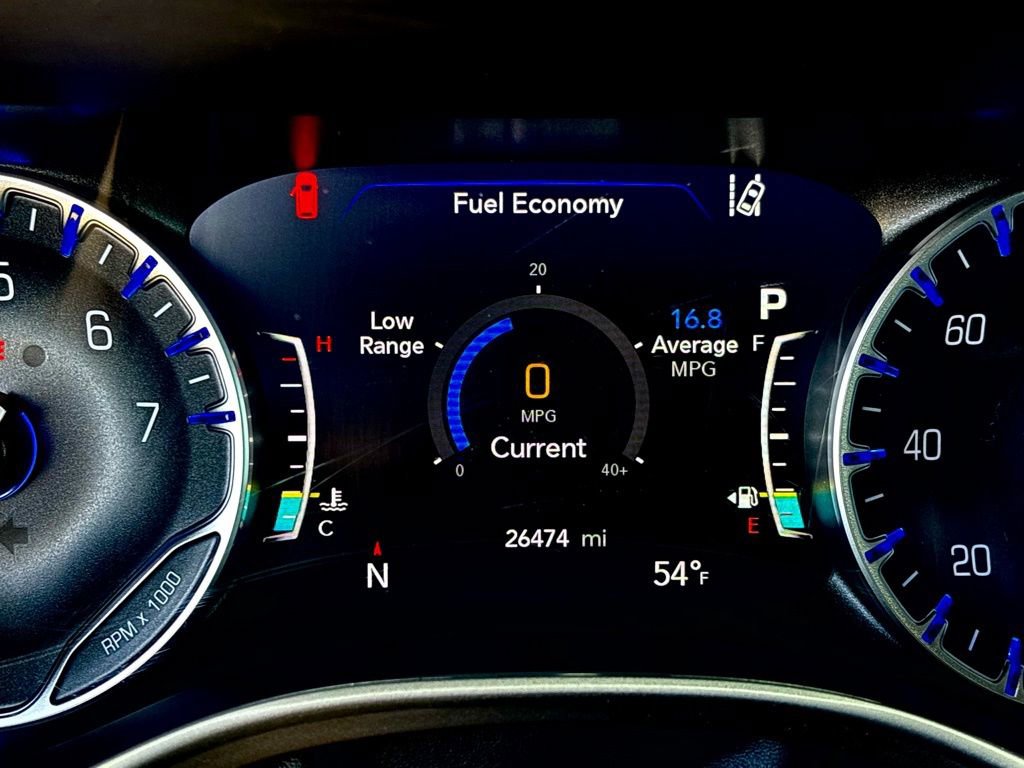 Used 2025 Chrysler Pacifica Select image 17