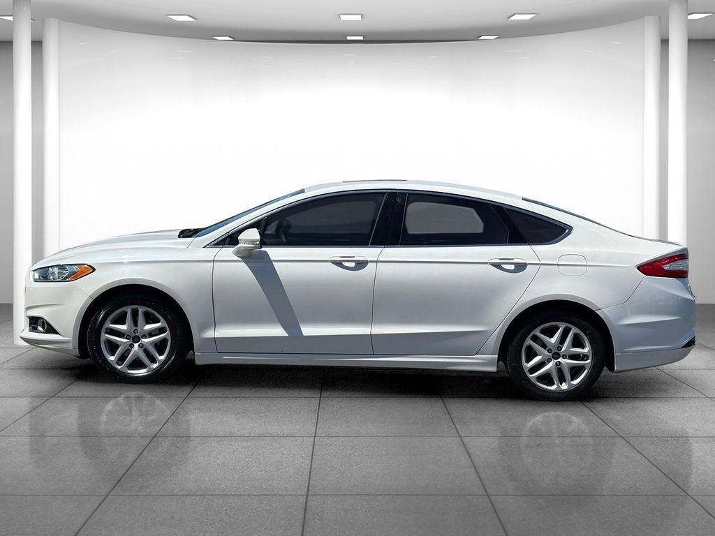 Used 2016 Ford Fusion SE w/ Equipment Group 202A FWD image 4