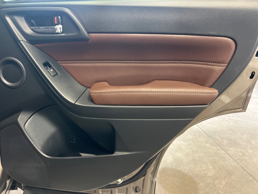 Used 2018 Subaru Forester 2.5i Touring AWD/4WD image 14