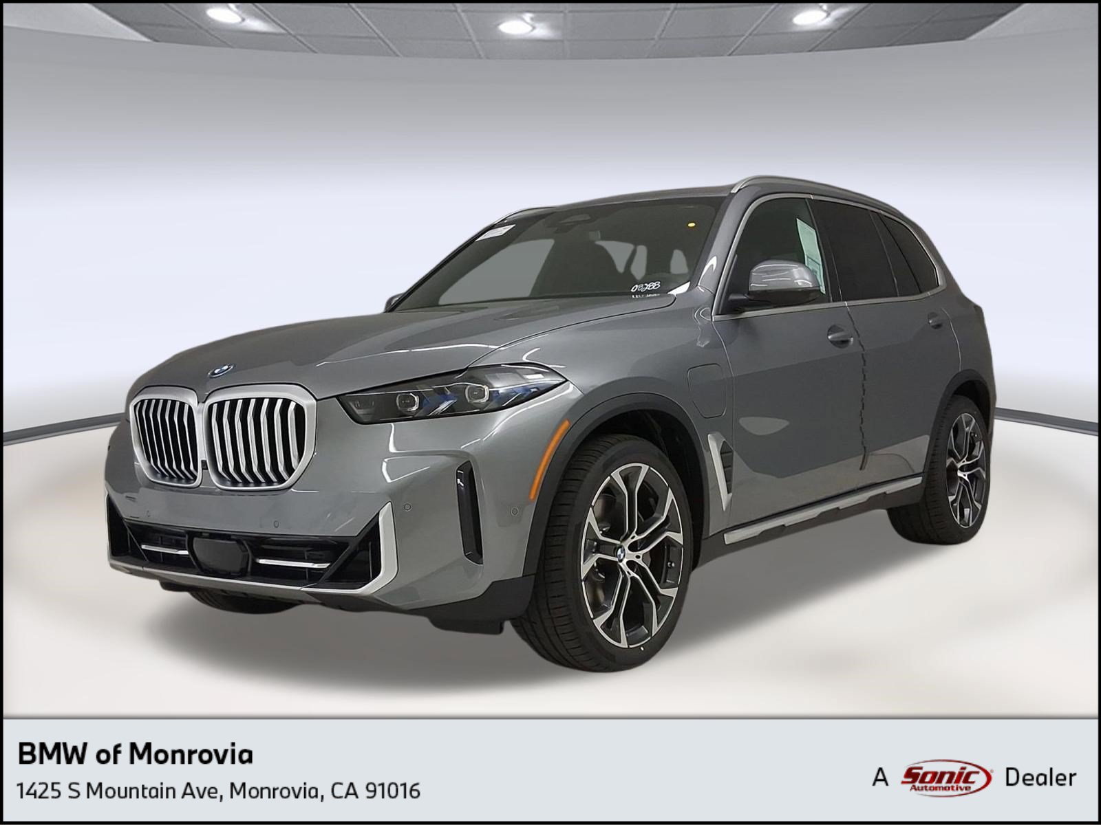 New 2026 BMW X5 xDrive50e w/ Premium Package AWD/4WD image 1