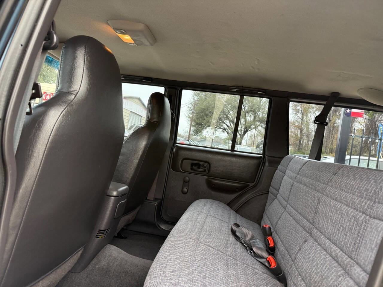 Used 1999 Jeep Cherokee SE image 25