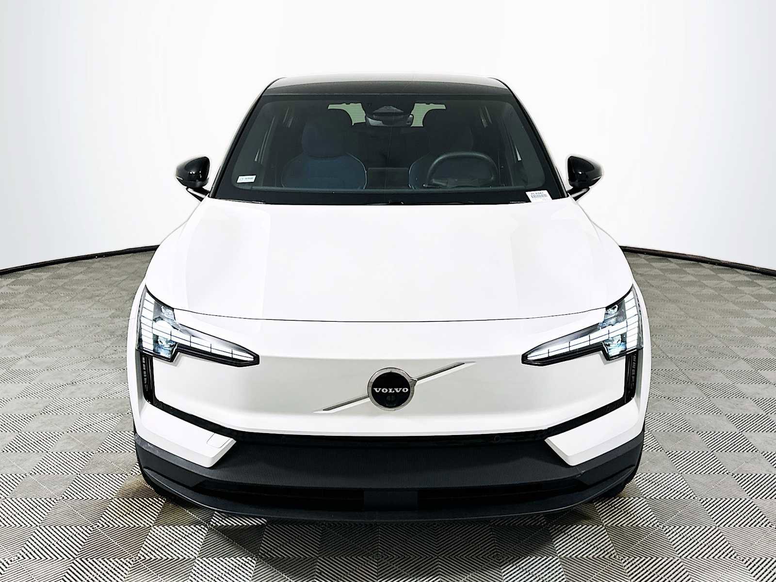 Used 2025 Volvo EX30 Ultra w/ Protection Package Premier image 2