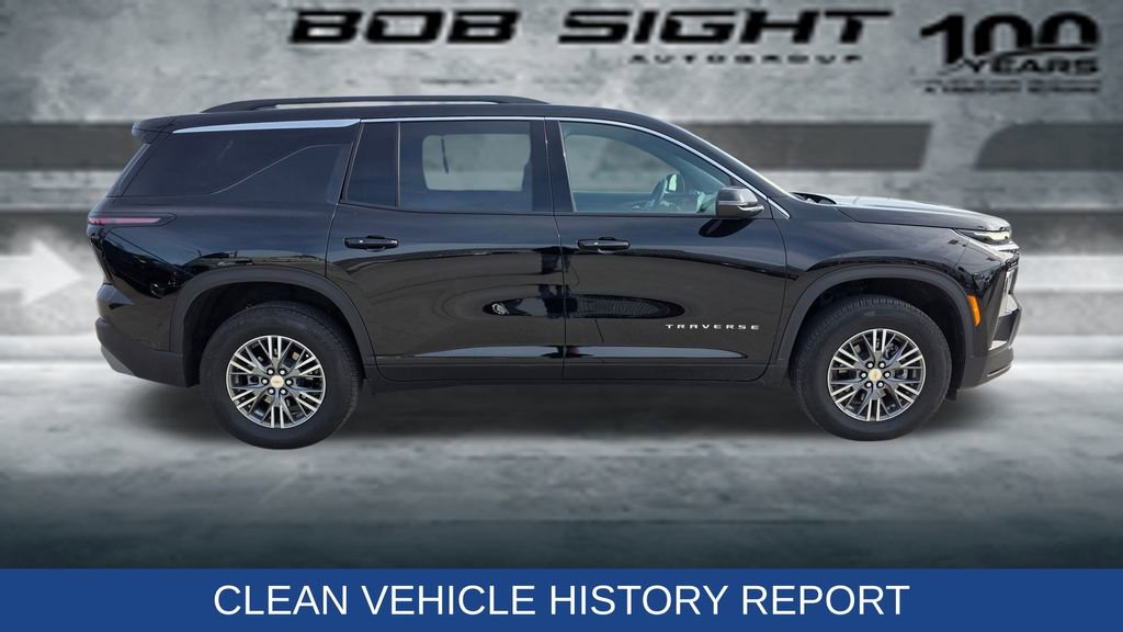 Used 2025 Chevrolet Traverse LT image 7