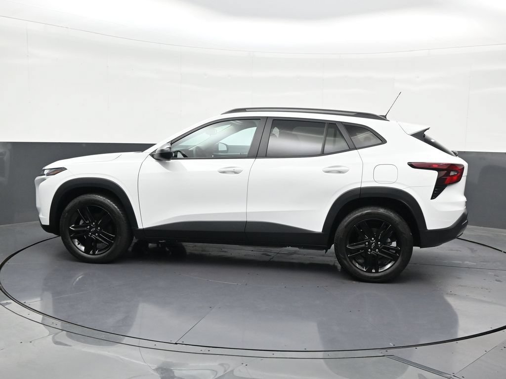 Used 2025 Chevrolet Trax ACTIV FWD image 2