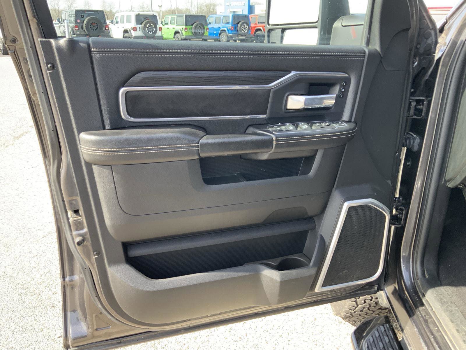 Used 2024 RAM 3500 Laramie w/ Night Edition image 19