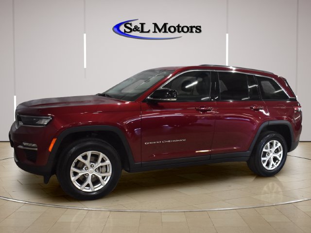 Used 2023 Jeep Grand Cherokee Limited AWD/4WD image 2