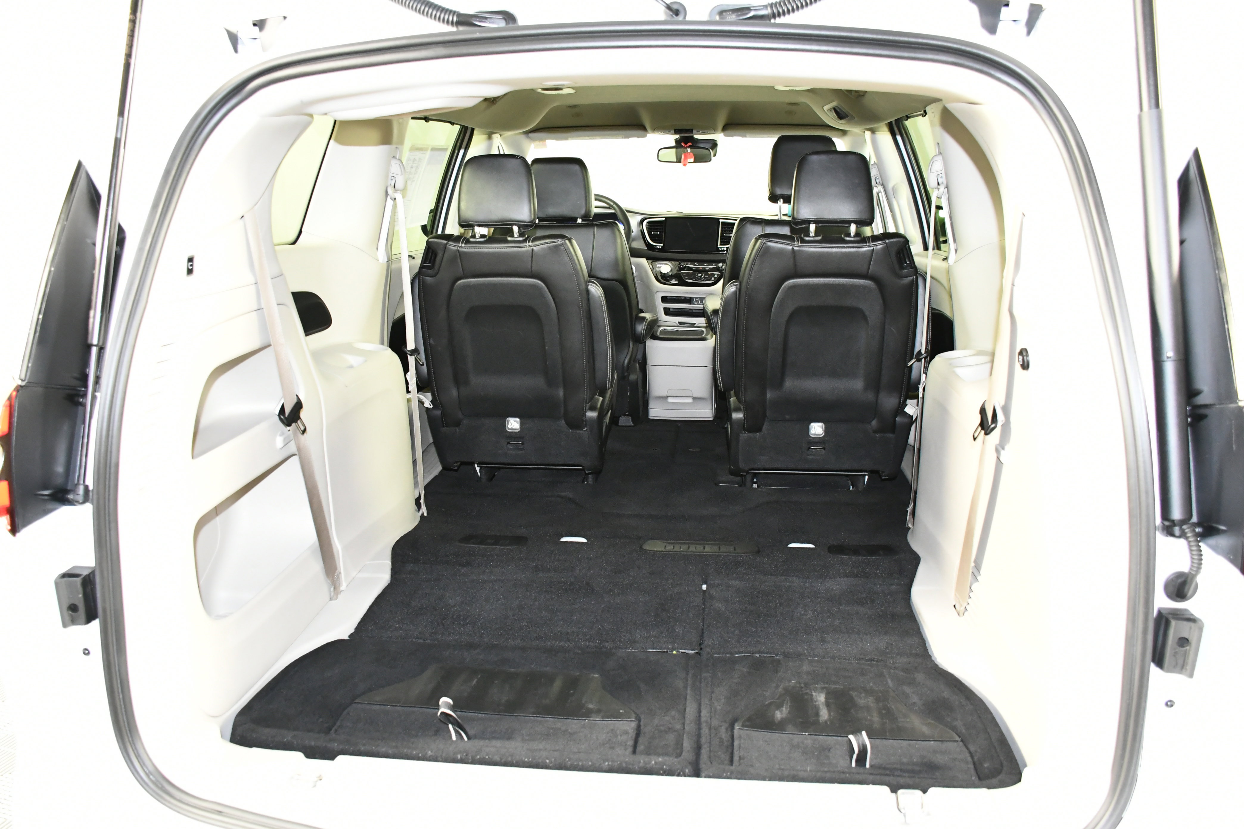 Used 2024 Chrysler Pacifica Touring-L image 46