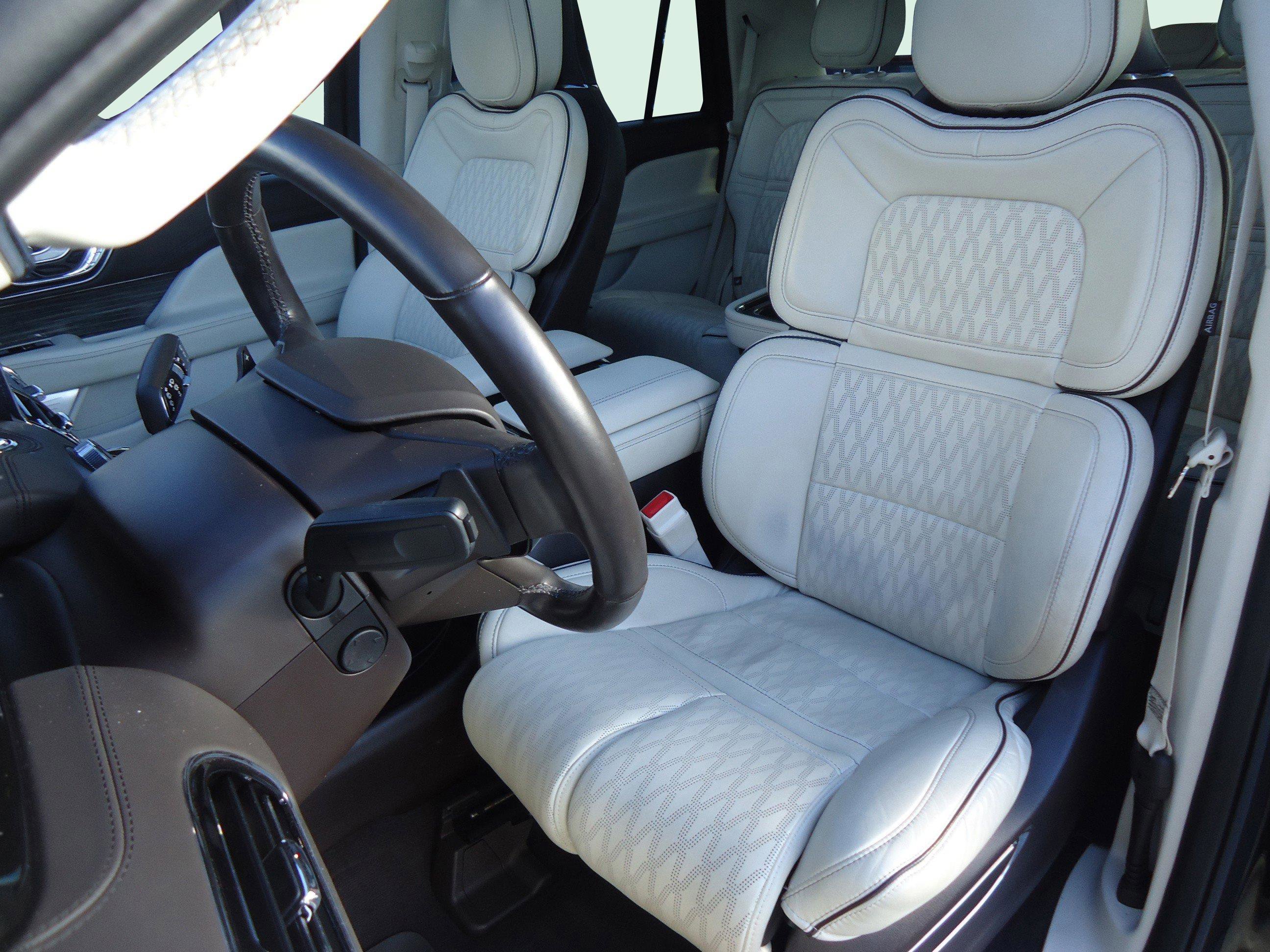 Used 2020 Lincoln Navigator Black Label w/ Cargo Convenience Package AWD/4WD image 30