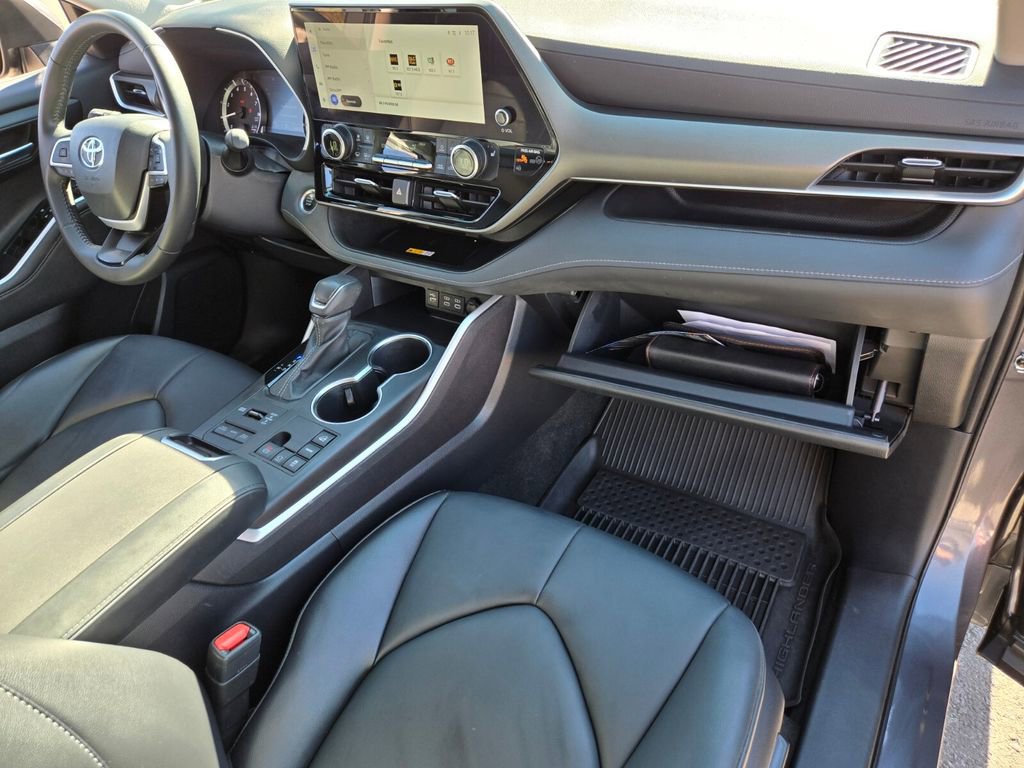 Used 2024 Toyota Highlander XLE image 22