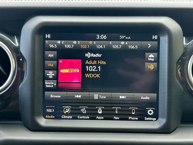 Used 2022 Jeep Wrangler Unlimited Sahara image 16