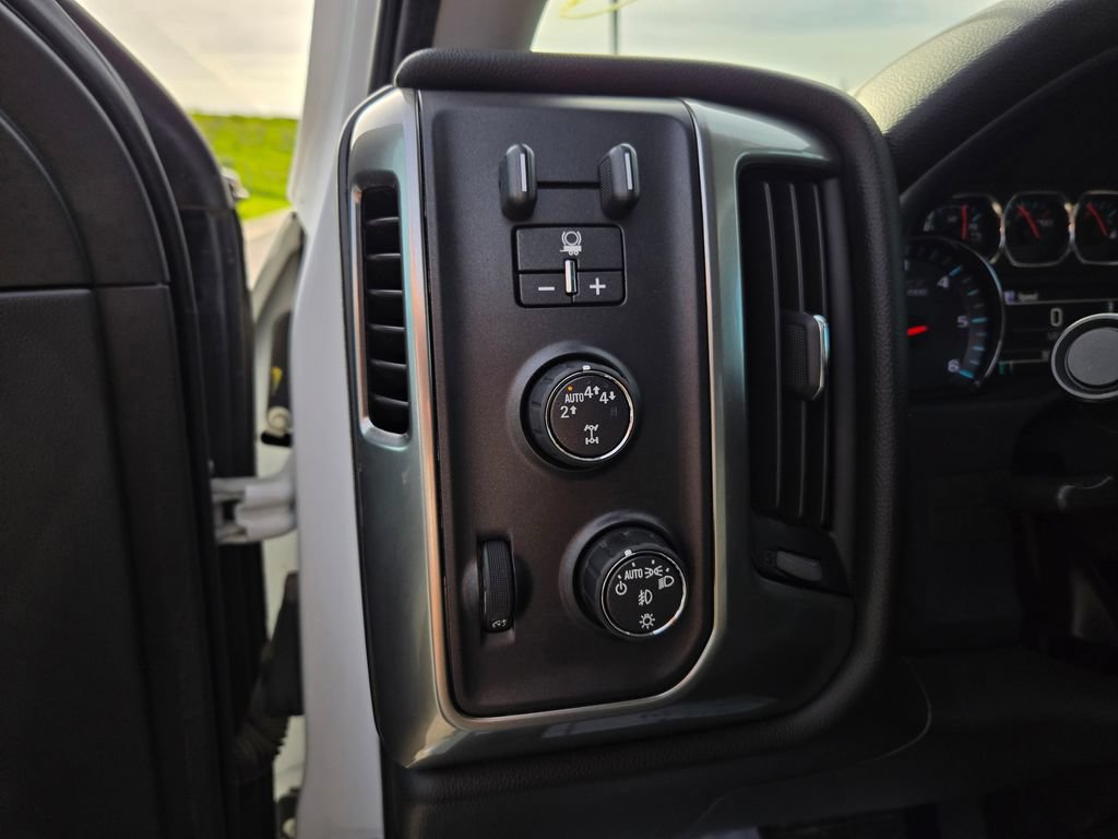 Used 2018 Chevrolet Silverado 1500 LT w/ All Star Edition AWD/4WD image 15