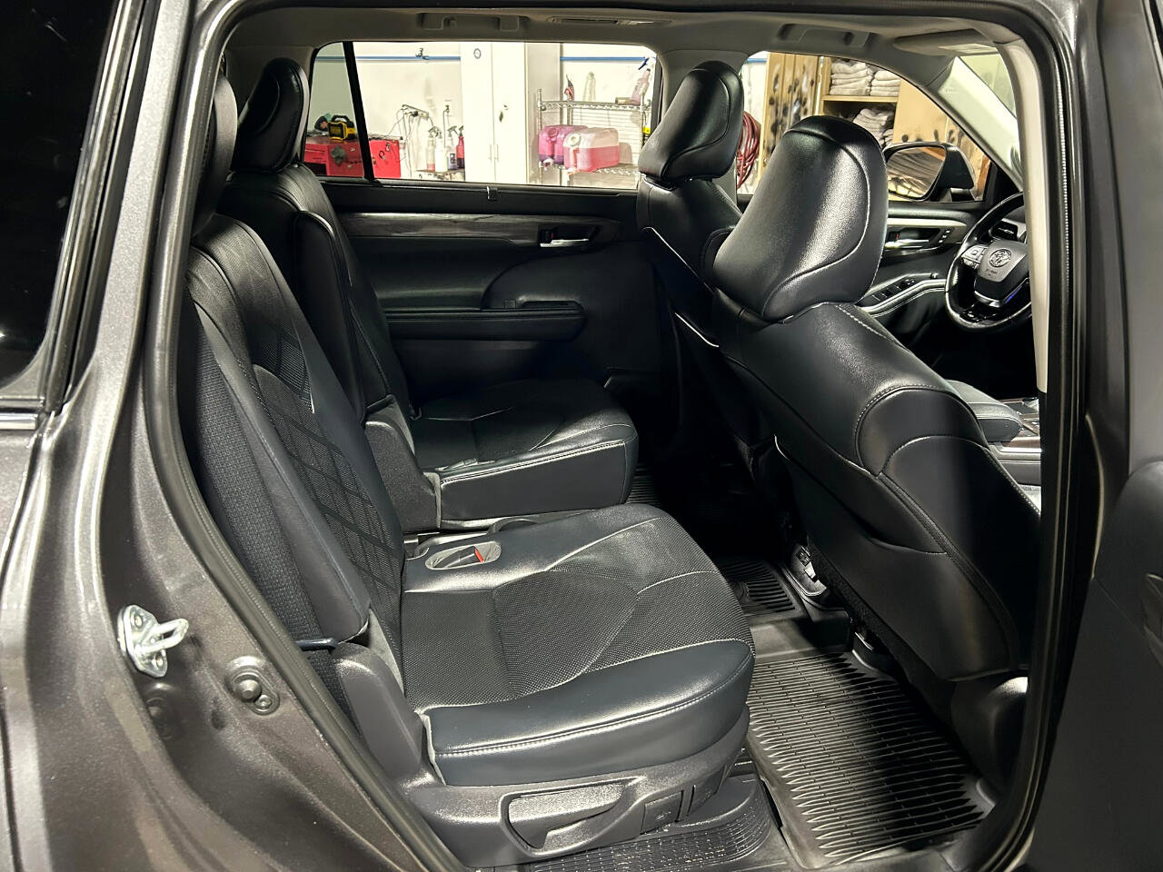 Used 2021 Toyota Highlander Platinum image 16
