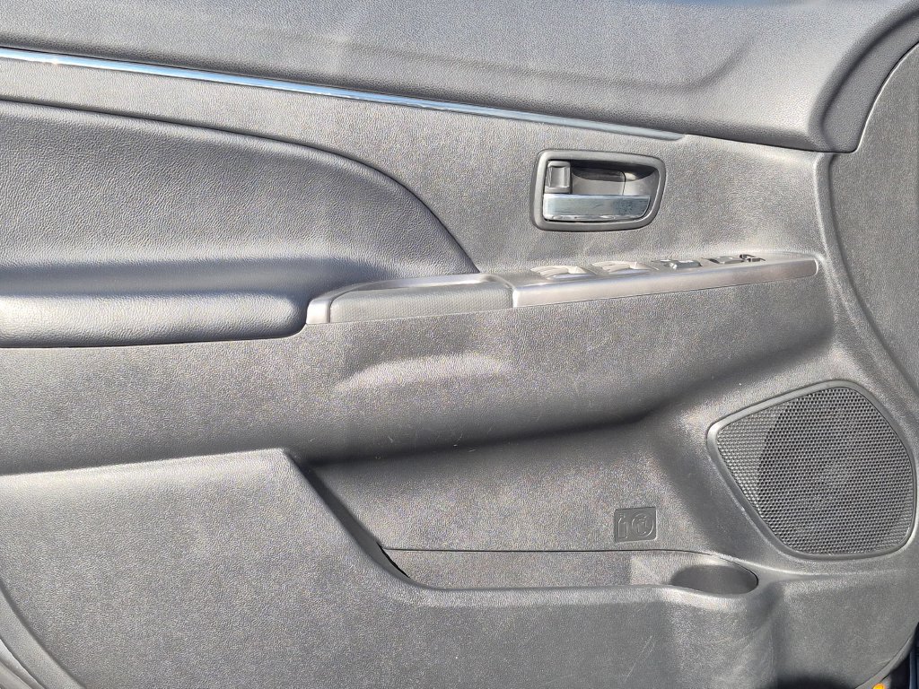 Used 2025 Mitsubishi Outlander Sport SE AWD/4WD image 9