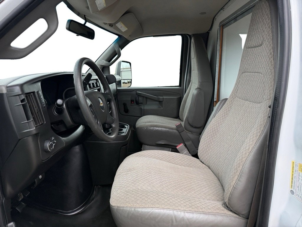Used 2018 Chevrolet Express 3500 w/ Driver Convenience Package RWD image 12