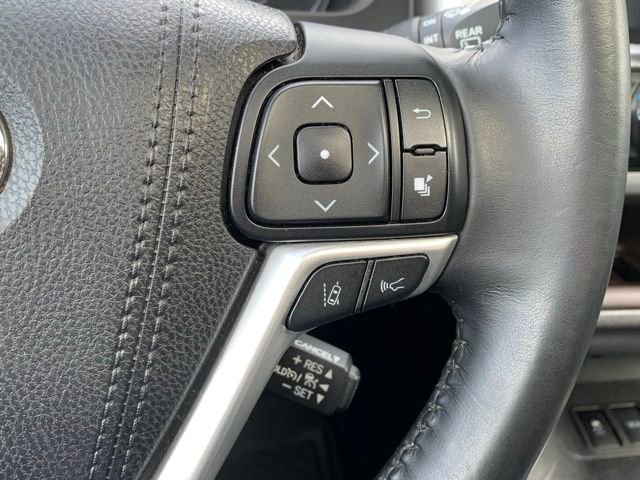 Used 2018 Toyota Highlander XLE image 23
