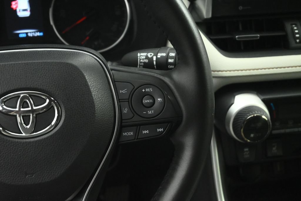 Used 2022 Toyota RAV4 XLE Premium FWD image 36