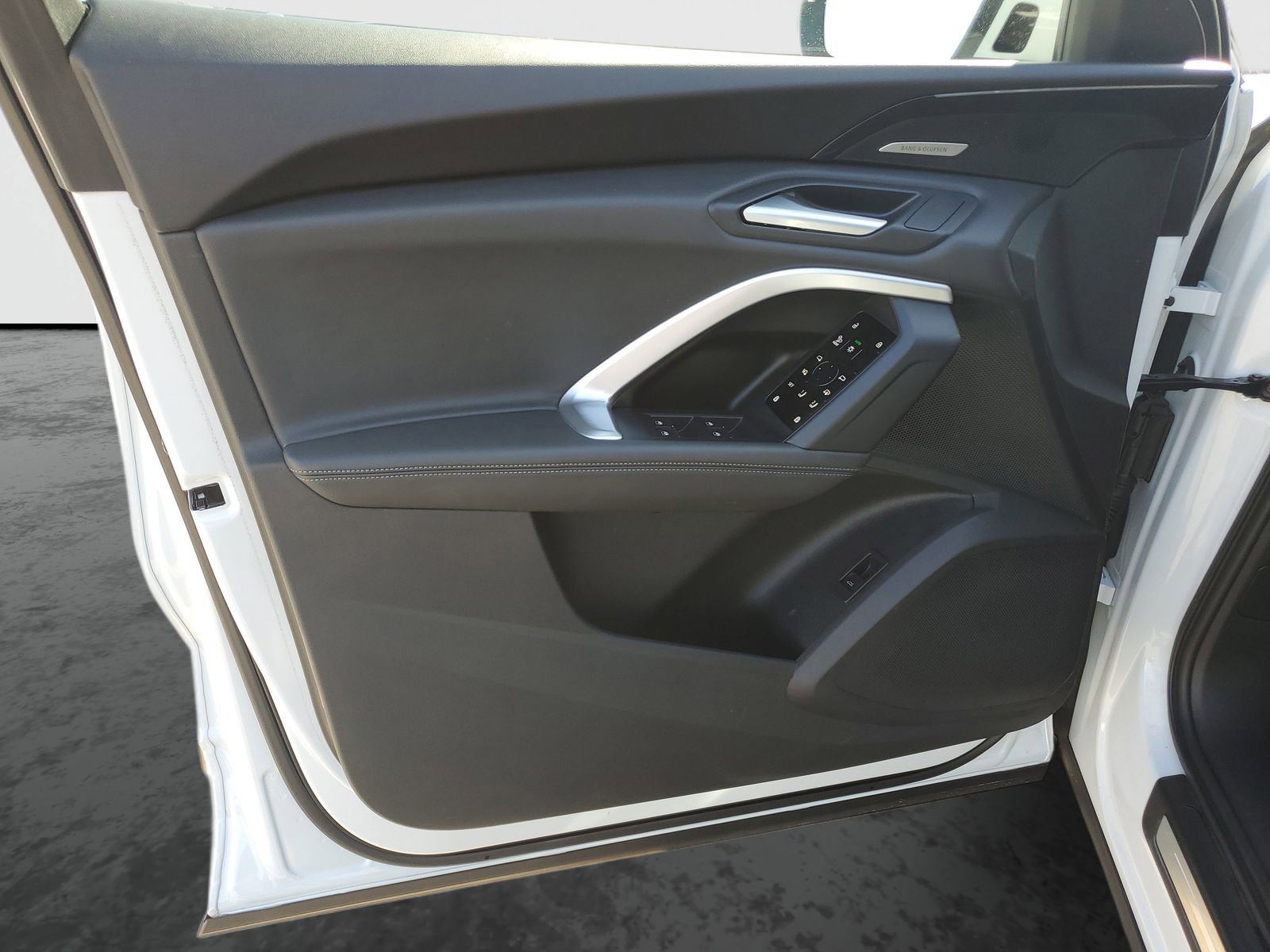 Used 2025 Audi Q5 Premium Plus w/ Premium Plus image 12