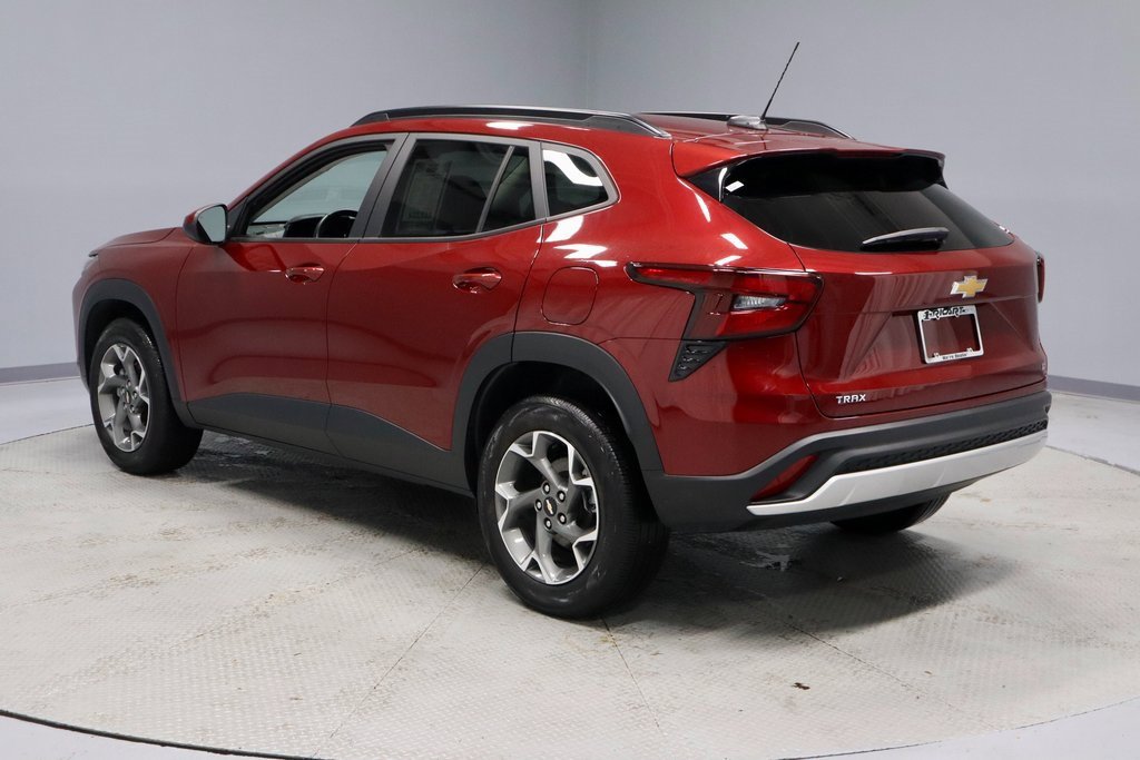 Used 2024 Chevrolet Trax LT w/ Driver Confidence Package image 9