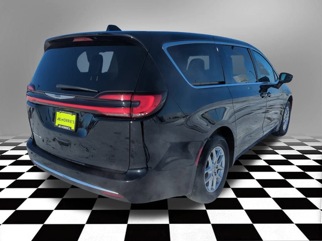 Used 2024 Chrysler Pacifica Touring-L image 8