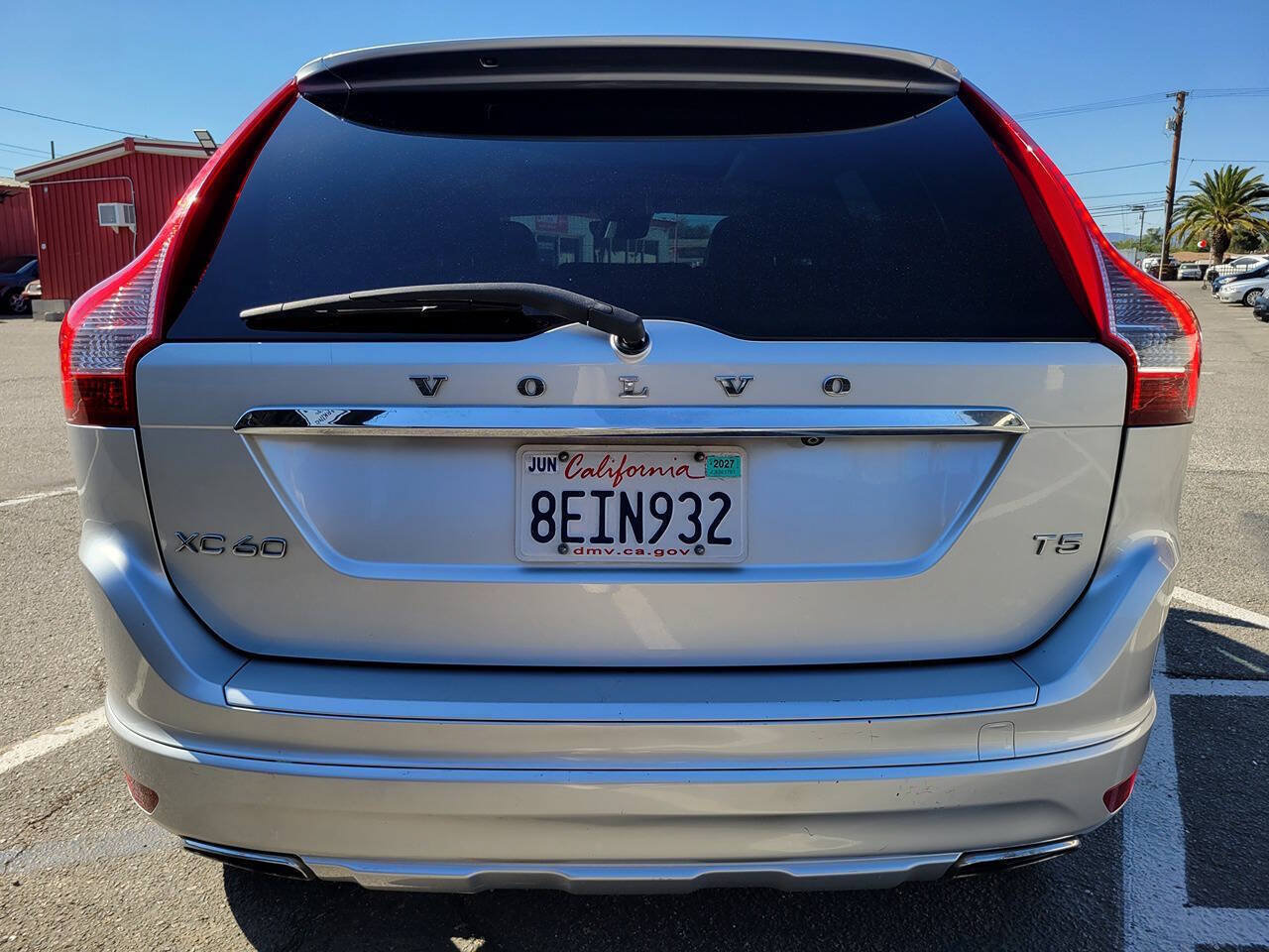 Used 2015 Volvo XC60 T5 Premier w/ Proximity Package FWD image 4