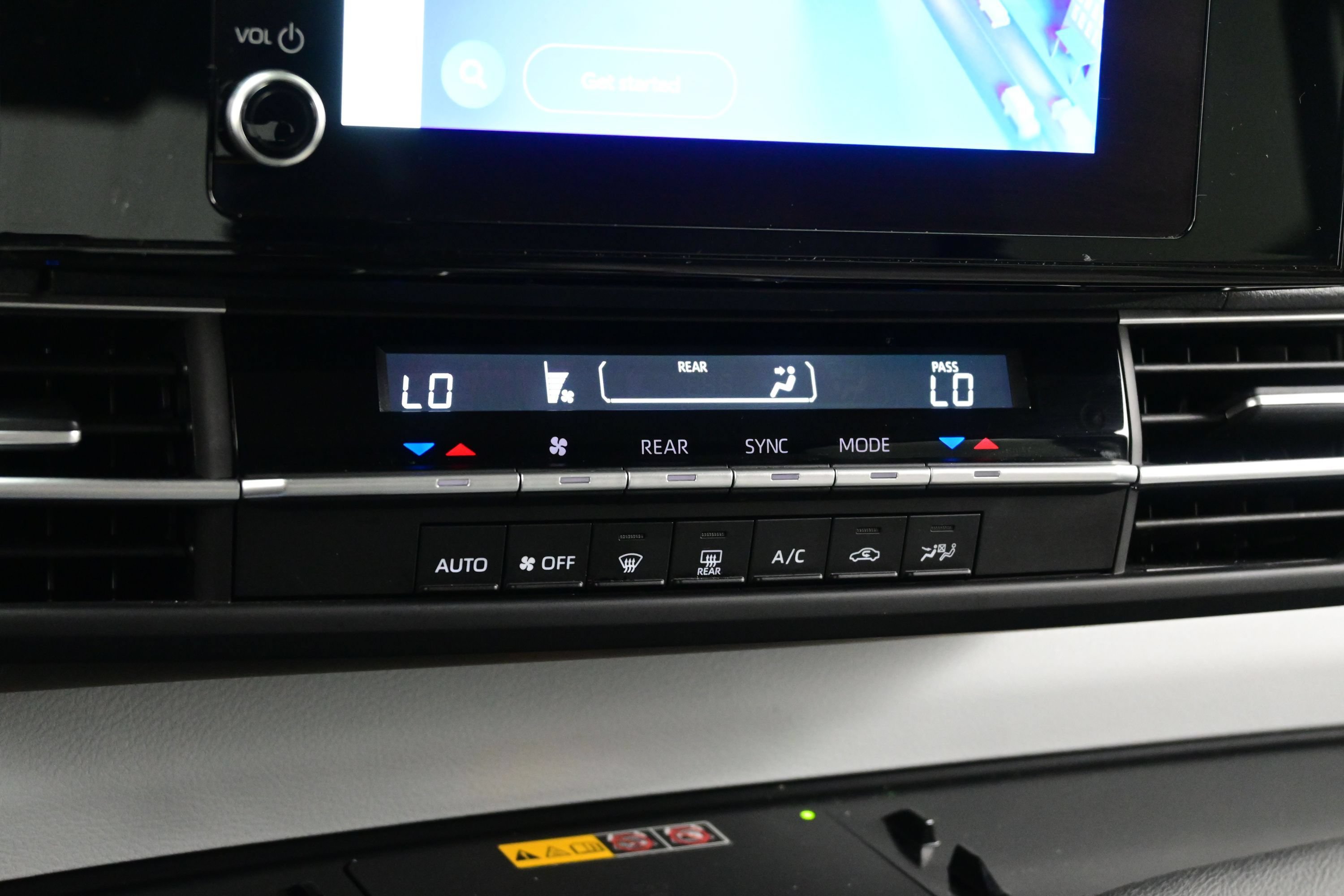 Used 2025 Toyota Sienna LE FWD image 21
