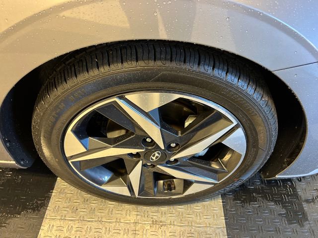 Used 2021 Hyundai Elantra SEL w/ Convenience + Premium Package image 9