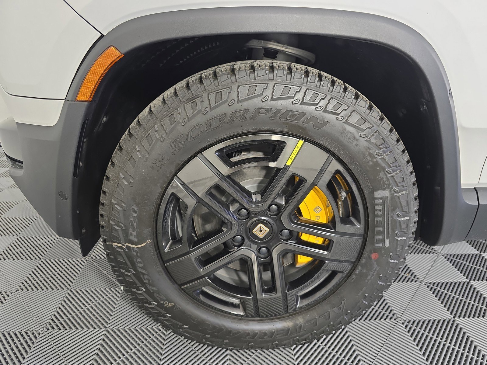 Used 2023 Rivian R1S Adventure AWD/4WD image 9