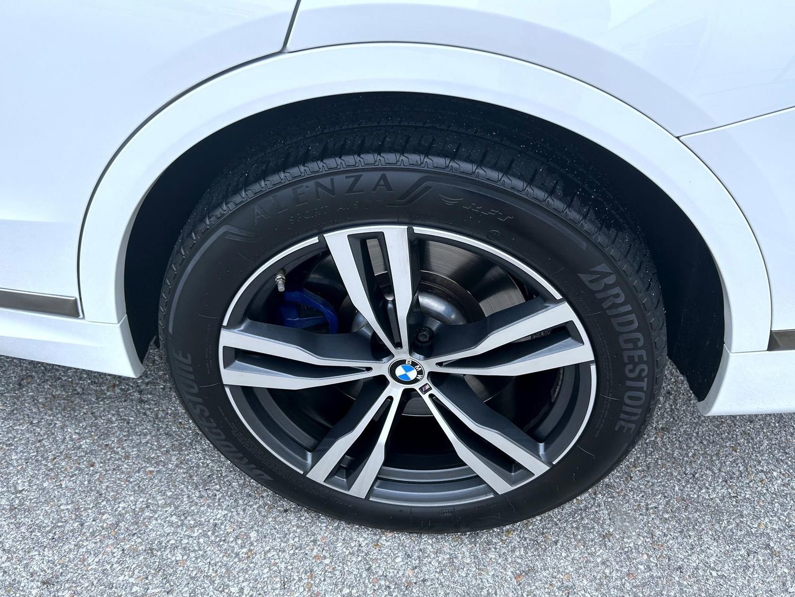 Used 2020 BMW X7 M50i w/ Dynamic Handling Package AWD/4WD image 22